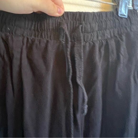 Splendid, Black Joggers, S/CH, Never Worn, Ties w/ elastic around waist, cropped - Picture 5 of 5